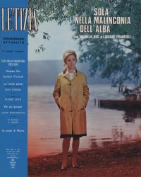 Sola nella malinconia dell'alba