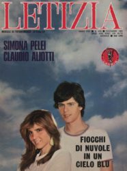 Fiocchi di nuvole in un cielo blu