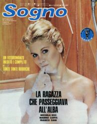 La ragazza che passeggiava all'alba